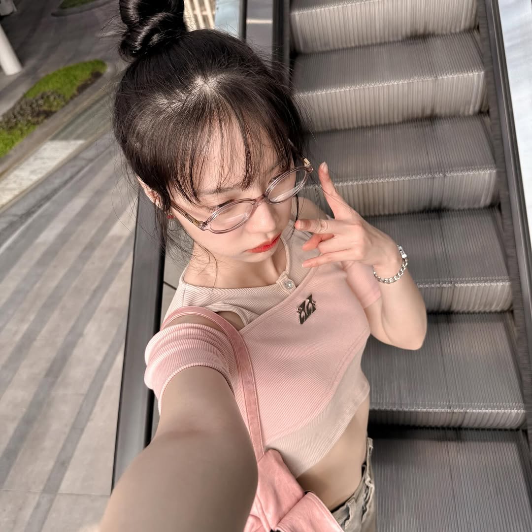แจน -  พลอยชมพู ศุภทรัพย์
