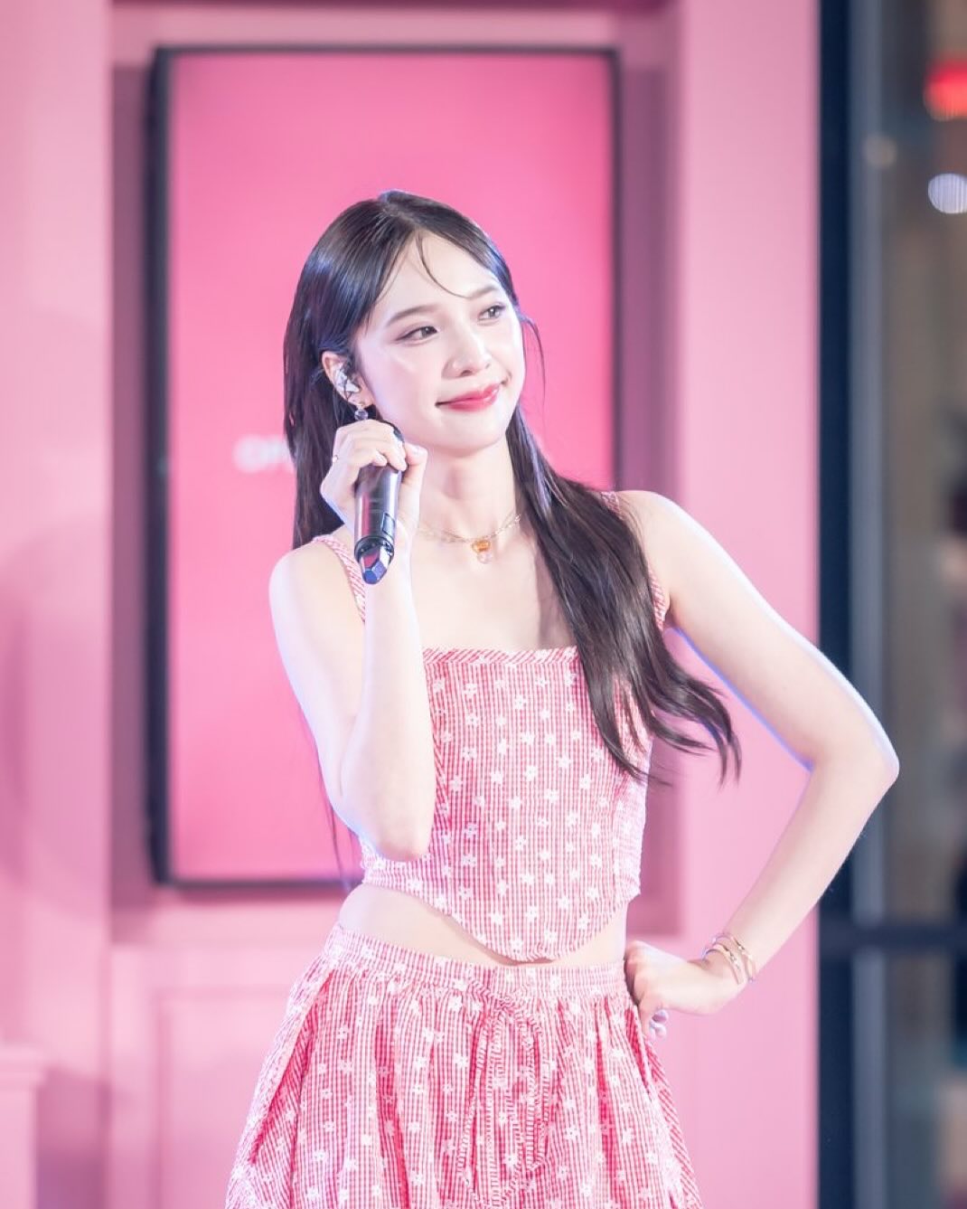 แจน -  พลอยชมพู ศุภทรัพย์
