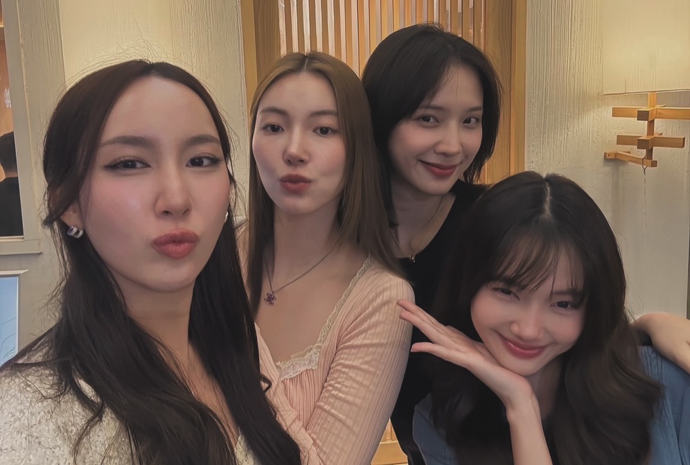 แจน -  พลอยชมพู ศุภทรัพย์