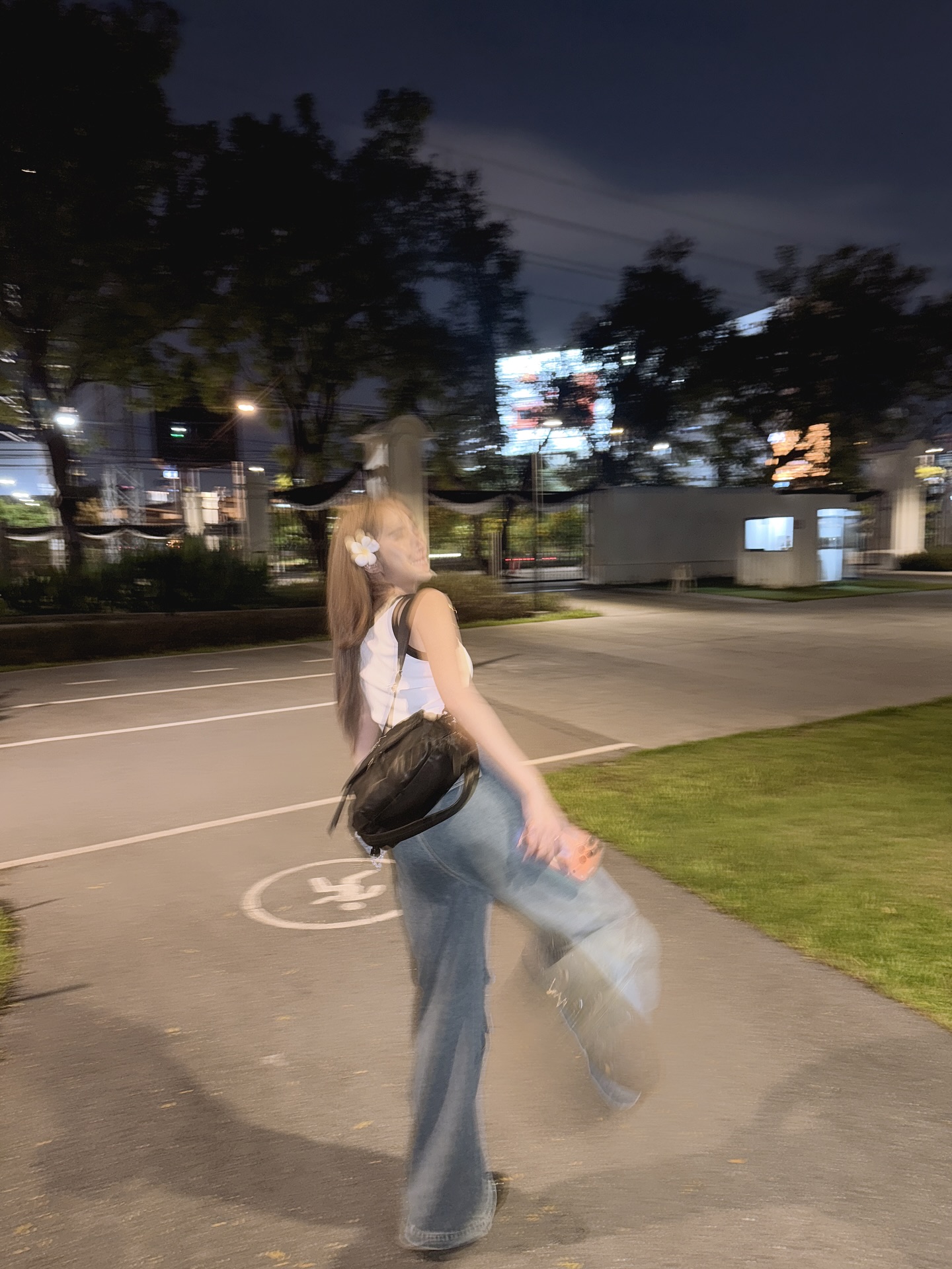 แจน -  พลอยชมพู ศุภทรัพย์