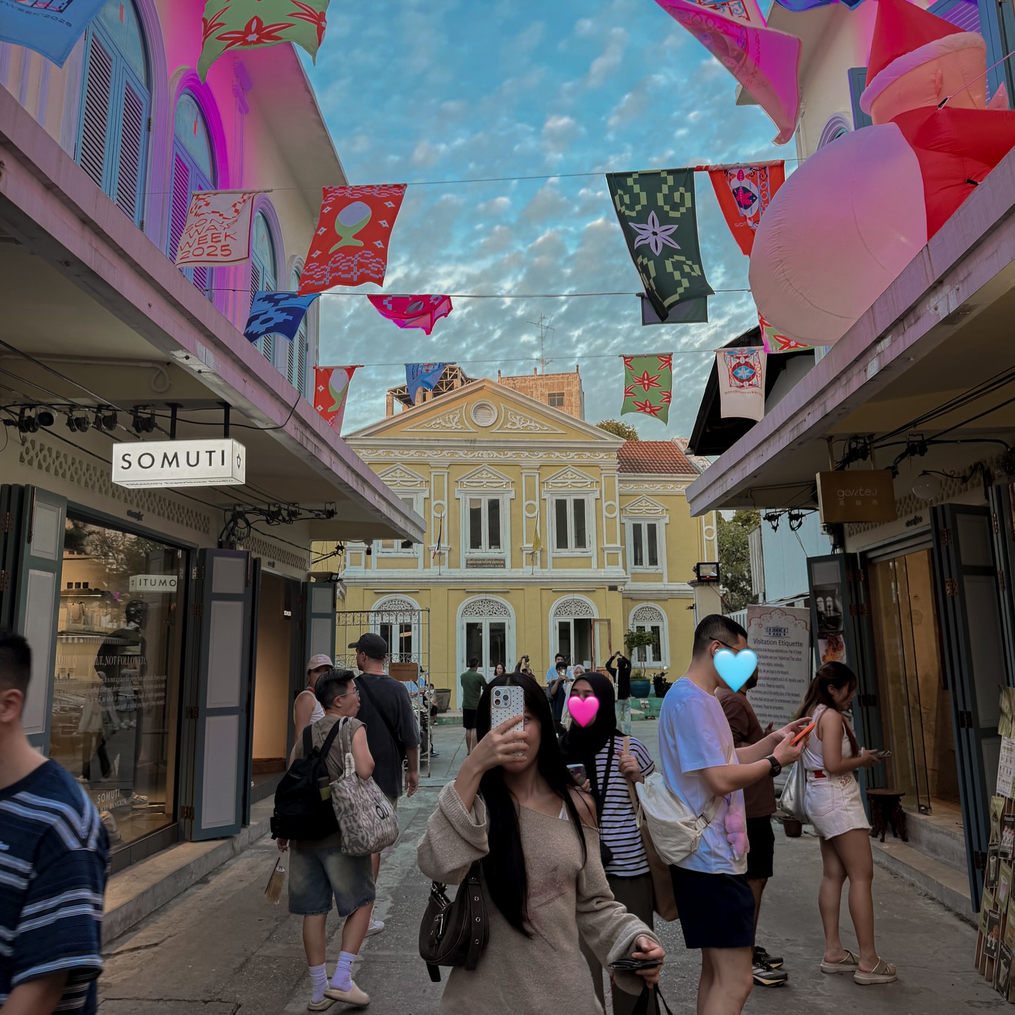 แจน -  พลอยชมพู ศุภทรัพย์