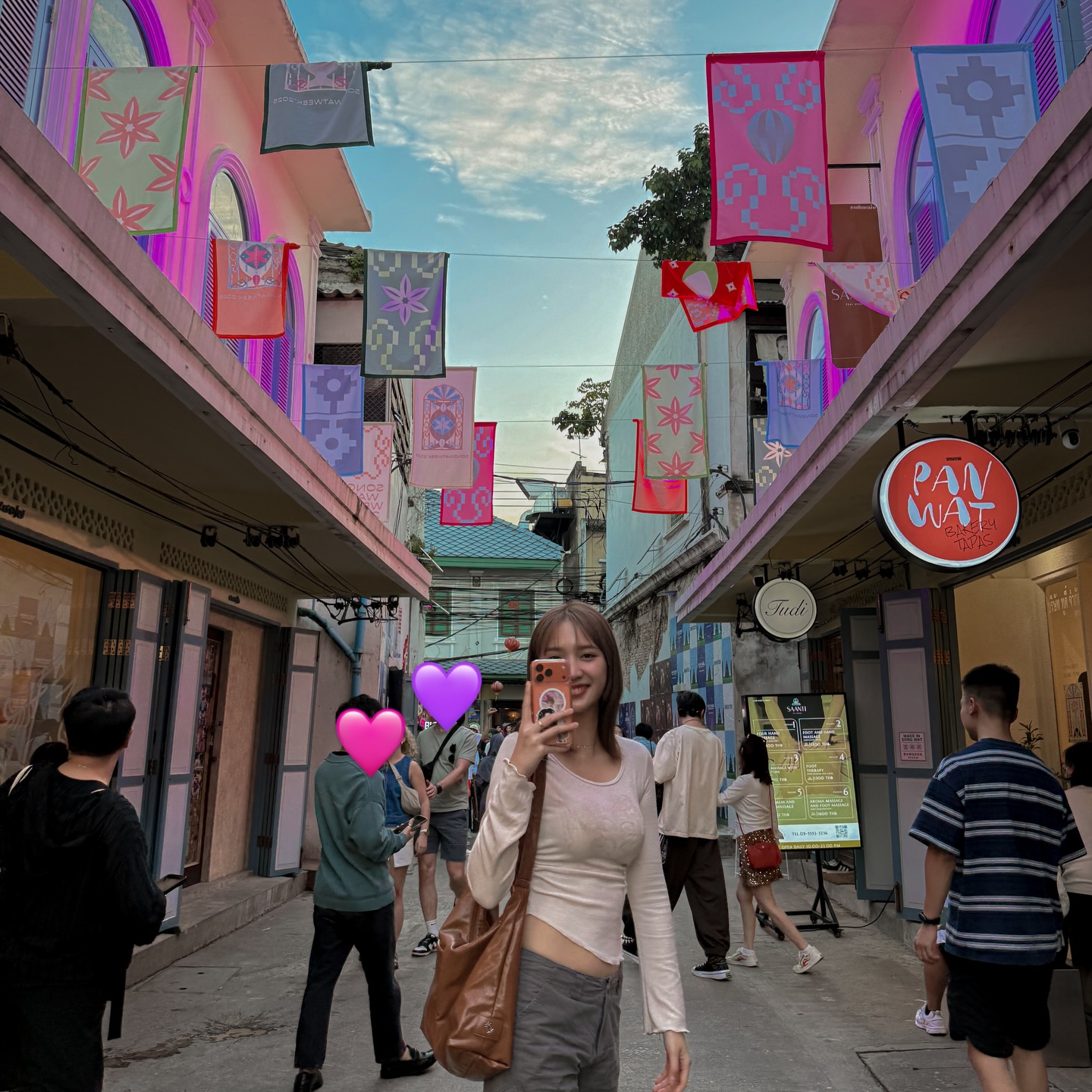 แจน -  พลอยชมพู ศุภทรัพย์