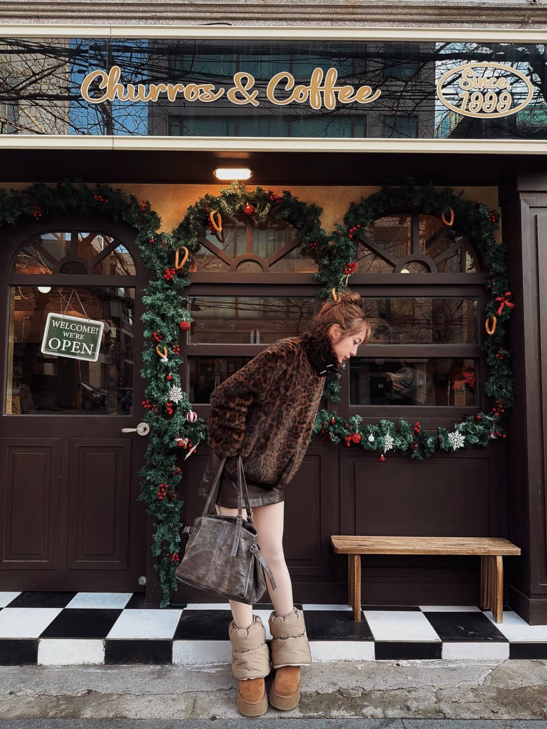 แจน -  พลอยชมพู ศุภทรัพย์