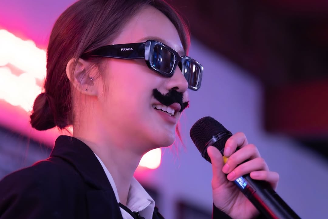 แจน -  พลอยชมพู ศุภทรัพย์