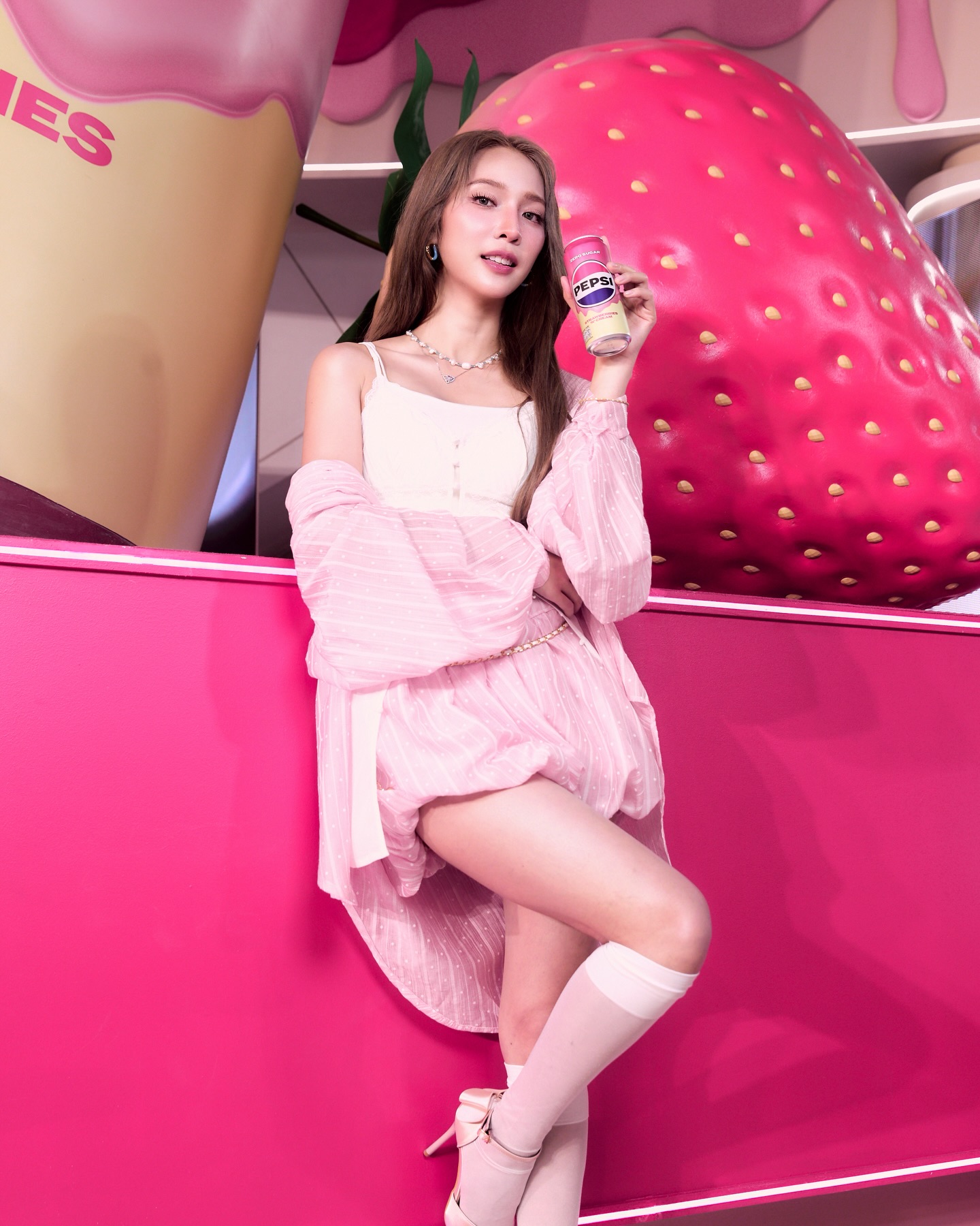 แจน -  พลอยชมพู ศุภทรัพย์