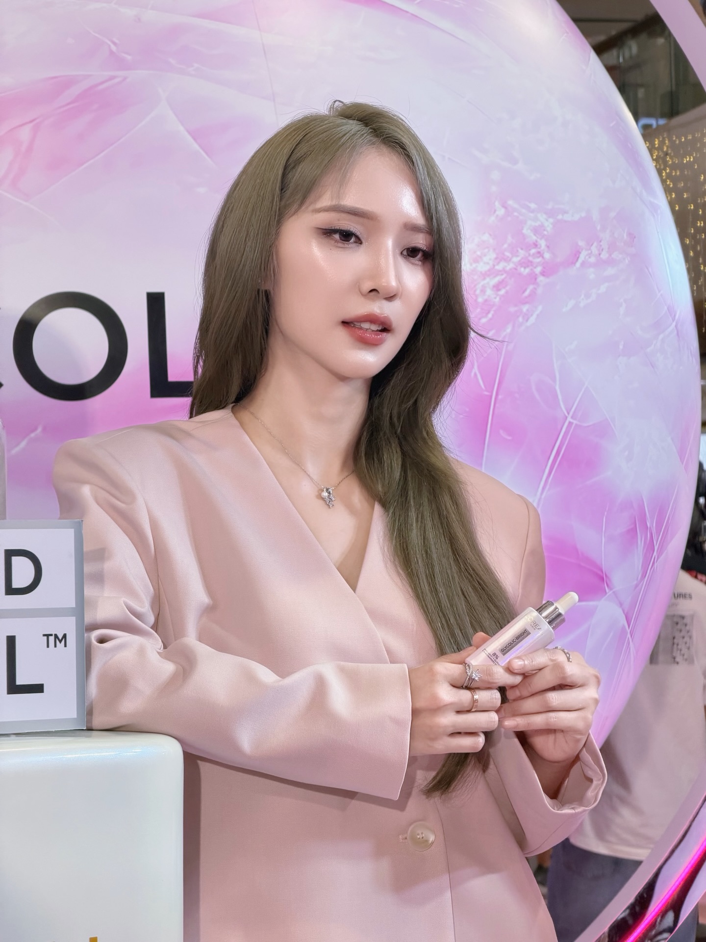 แจน -  พลอยชมพู ศุภทรัพย์