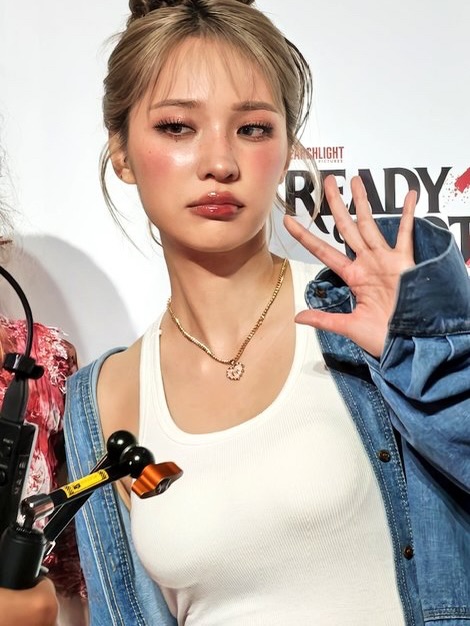 แจน -  พลอยชมพู ศุภทรัพย์