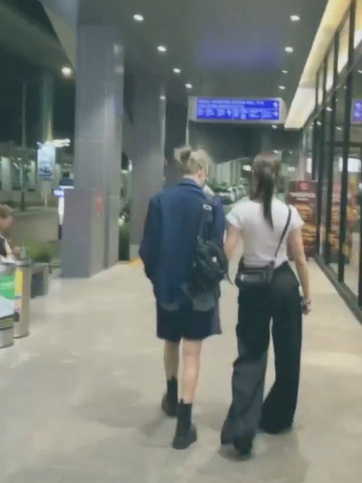 แจน -  พลอยชมพู ศุภทรัพย์