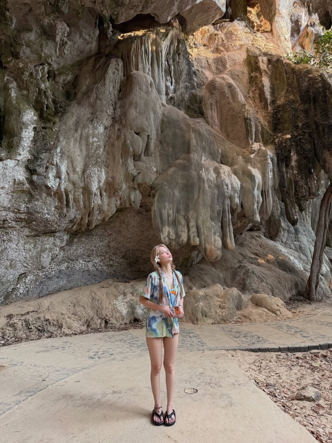 แจน -  พลอยชมพู ศุภทรัพย์