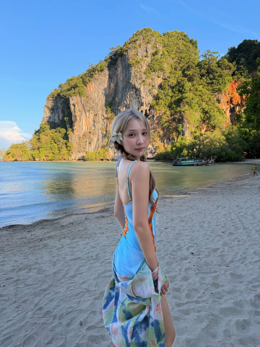 แจน -  พลอยชมพู ศุภทรัพย์