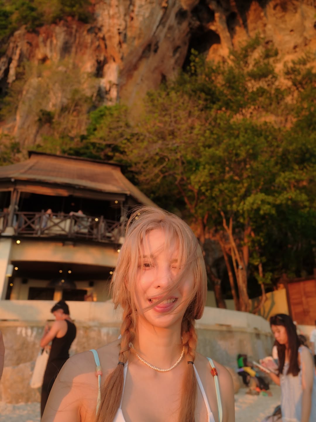 แจน -  พลอยชมพู ศุภทรัพย์