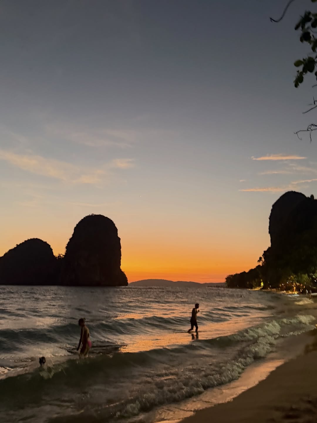 แจน -  พลอยชมพู ศุภทรัพย์