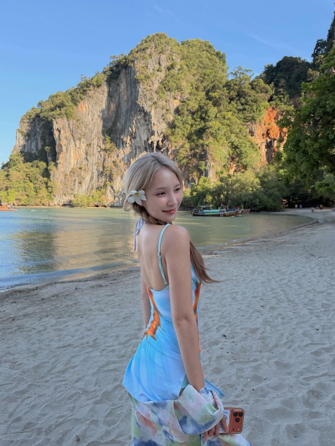 แจน -  พลอยชมพู ศุภทรัพย์