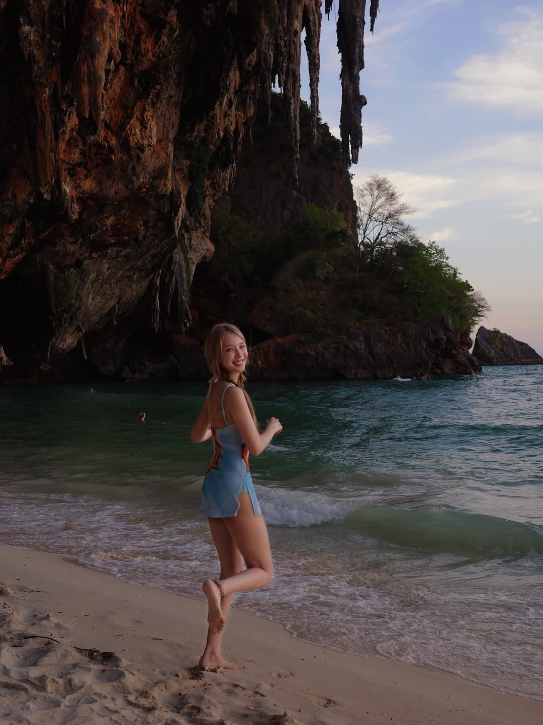 แจน -  พลอยชมพู ศุภทรัพย์
