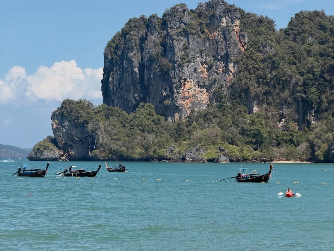 แจน -  พลอยชมพู ศุภทรัพย์
