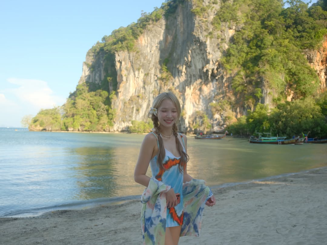 แจน -  พลอยชมพู ศุภทรัพย์