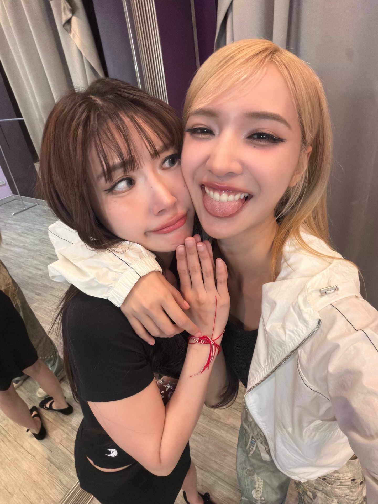 แจน -  พลอยชมพู ศุภทรัพย์
