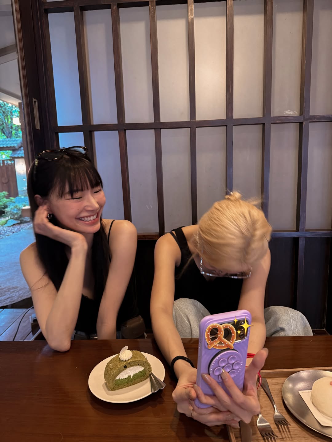 แจน -  พลอยชมพู ศุภทรัพย์