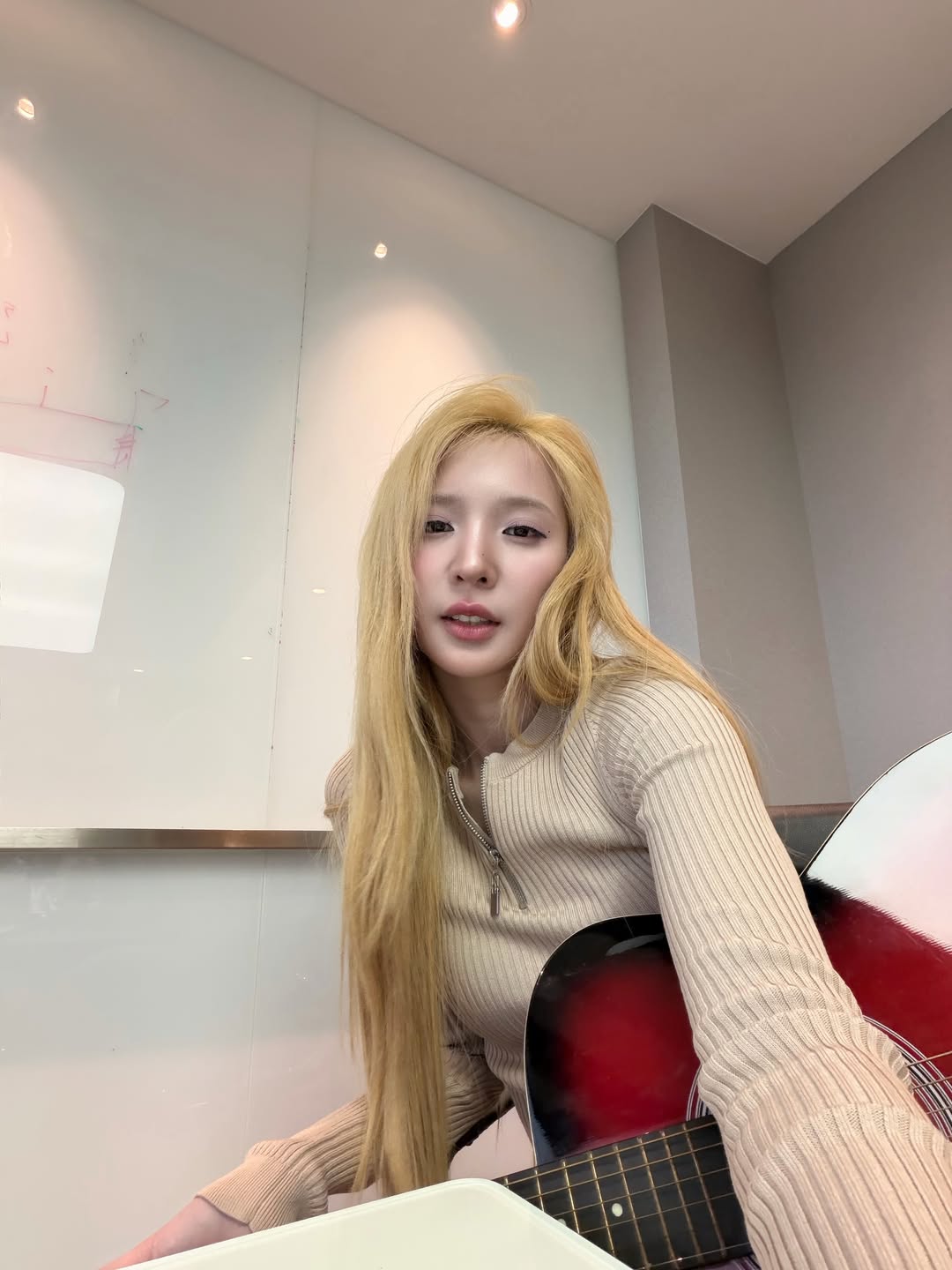 แจน -  พลอยชมพู ศุภทรัพย์