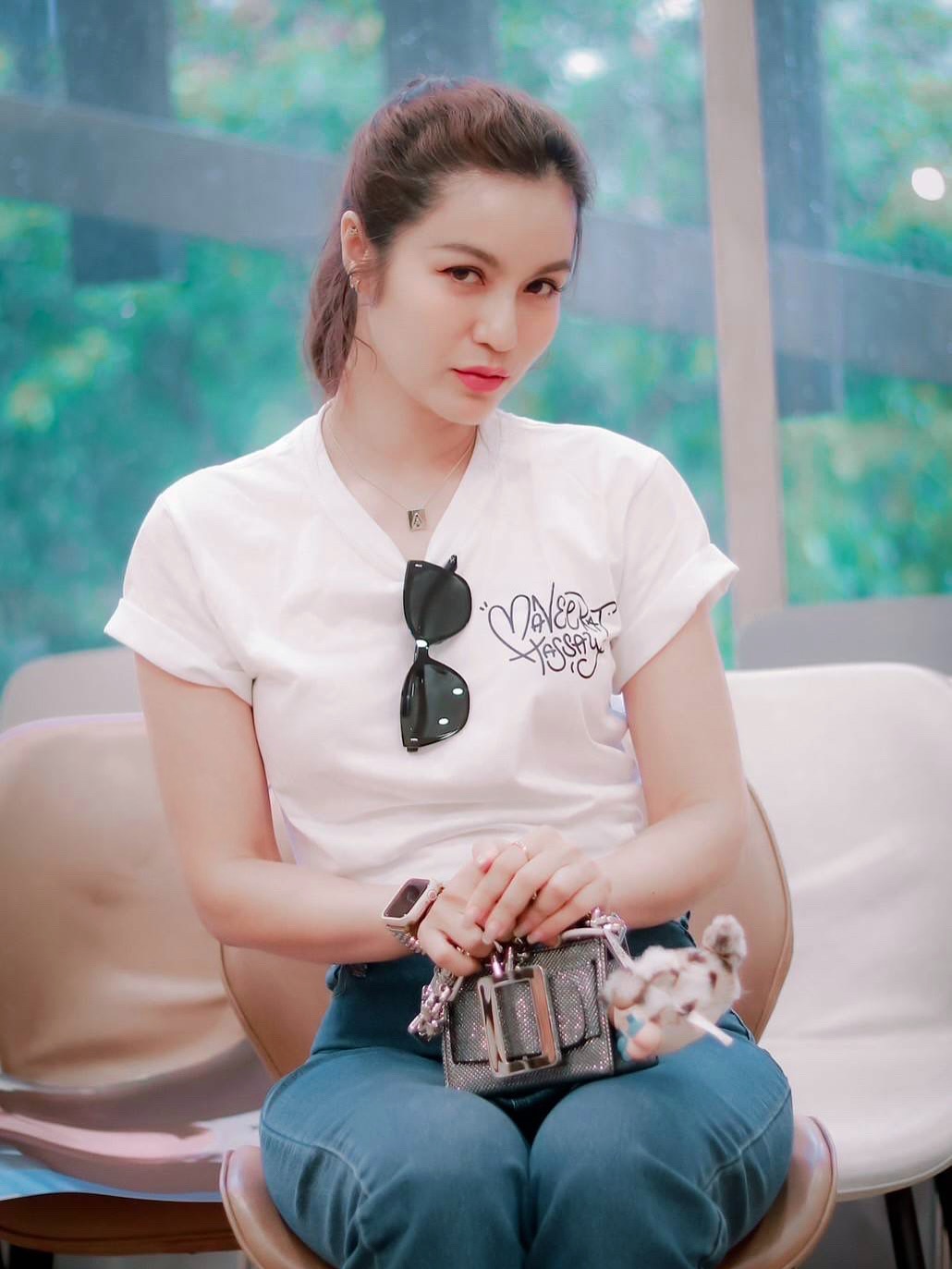 เอ๋ - มณีรัตน์ คำอ้วน