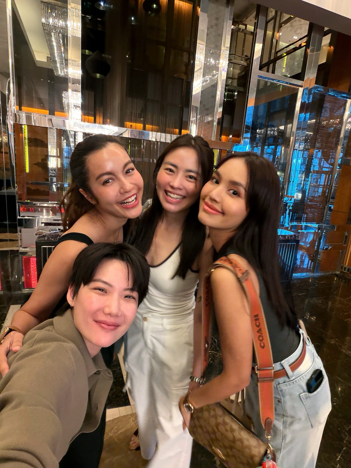 เอ๋ - มณีรัตน์ คำอ้วน