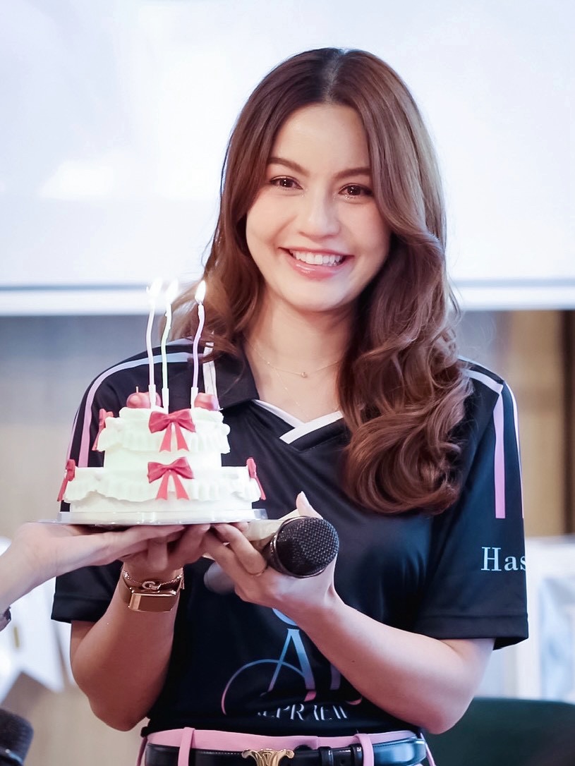 เอ๋ - มณีรัตน์ คำอ้วน