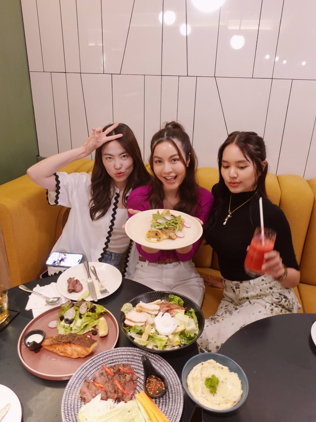 เอ๋ - มณีรัตน์ คำอ้วน