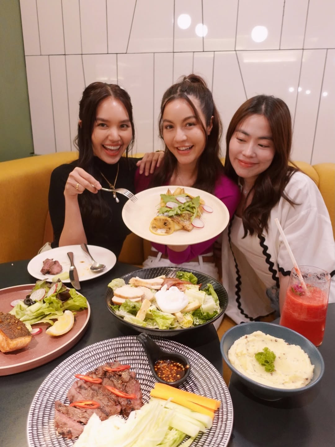 เอ๋ - มณีรัตน์ คำอ้วน