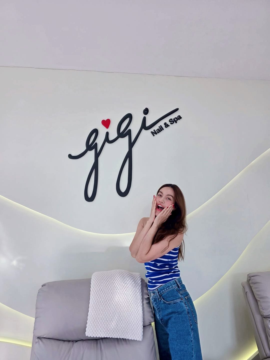 เอ๋ - มณีรัตน์ คำอ้วน