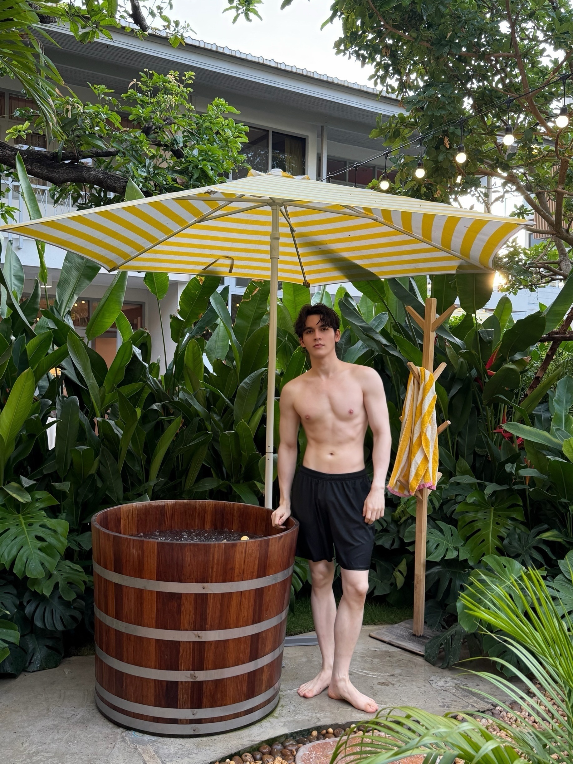 แบงค์ - มณฑป เหมตาล
