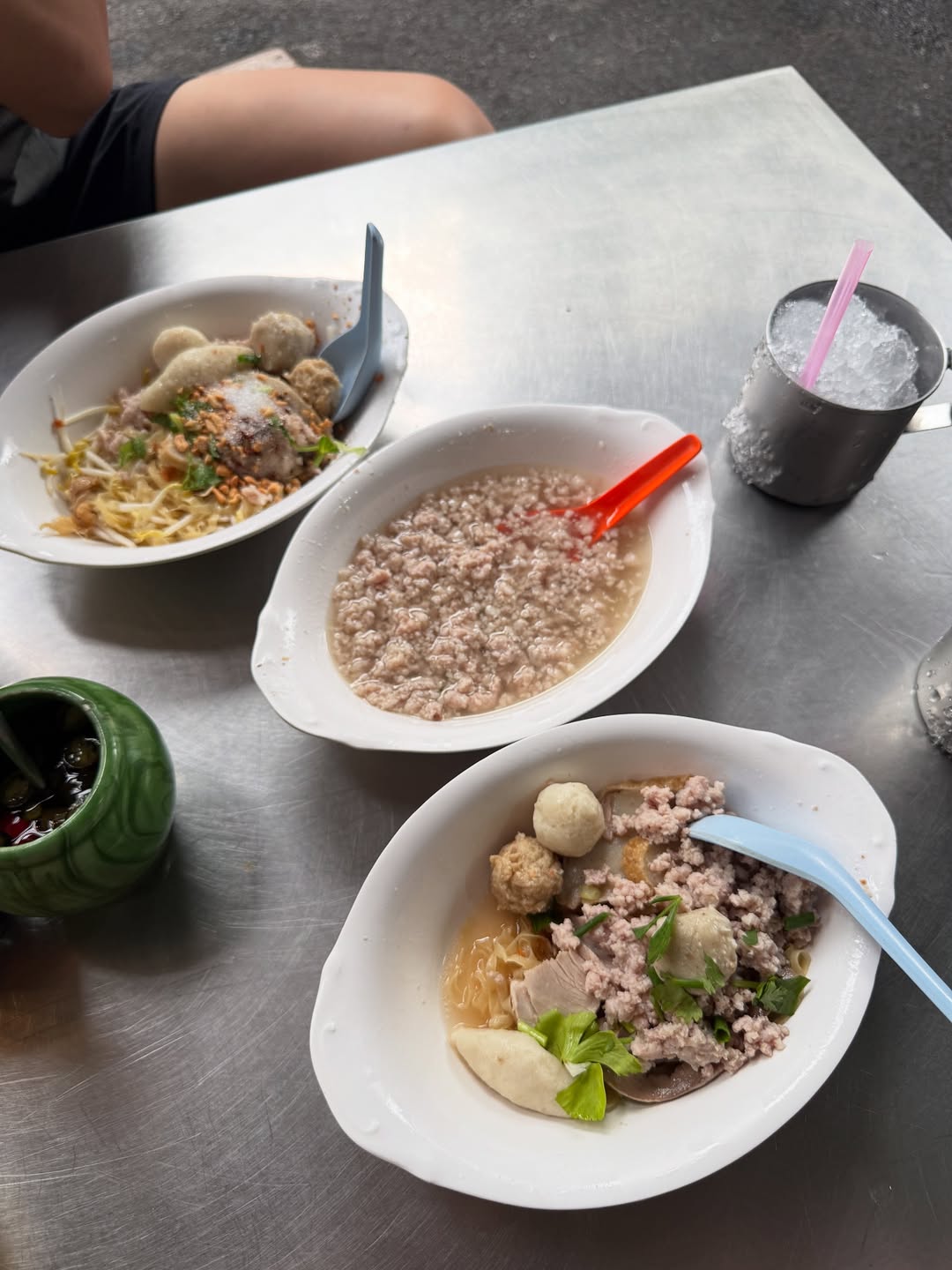 ฟอส - จิรัชพงศ์ ศรีแสง