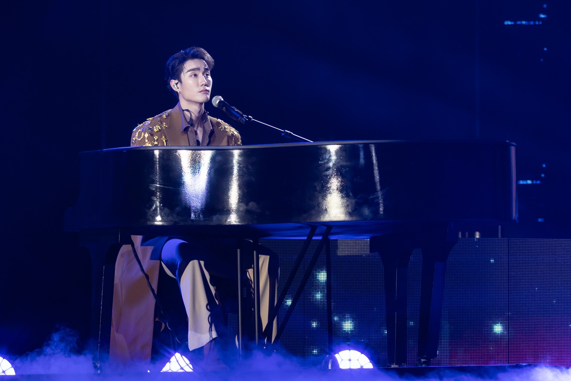 ฟอส - จิรัชพงศ์ ศรีแสง