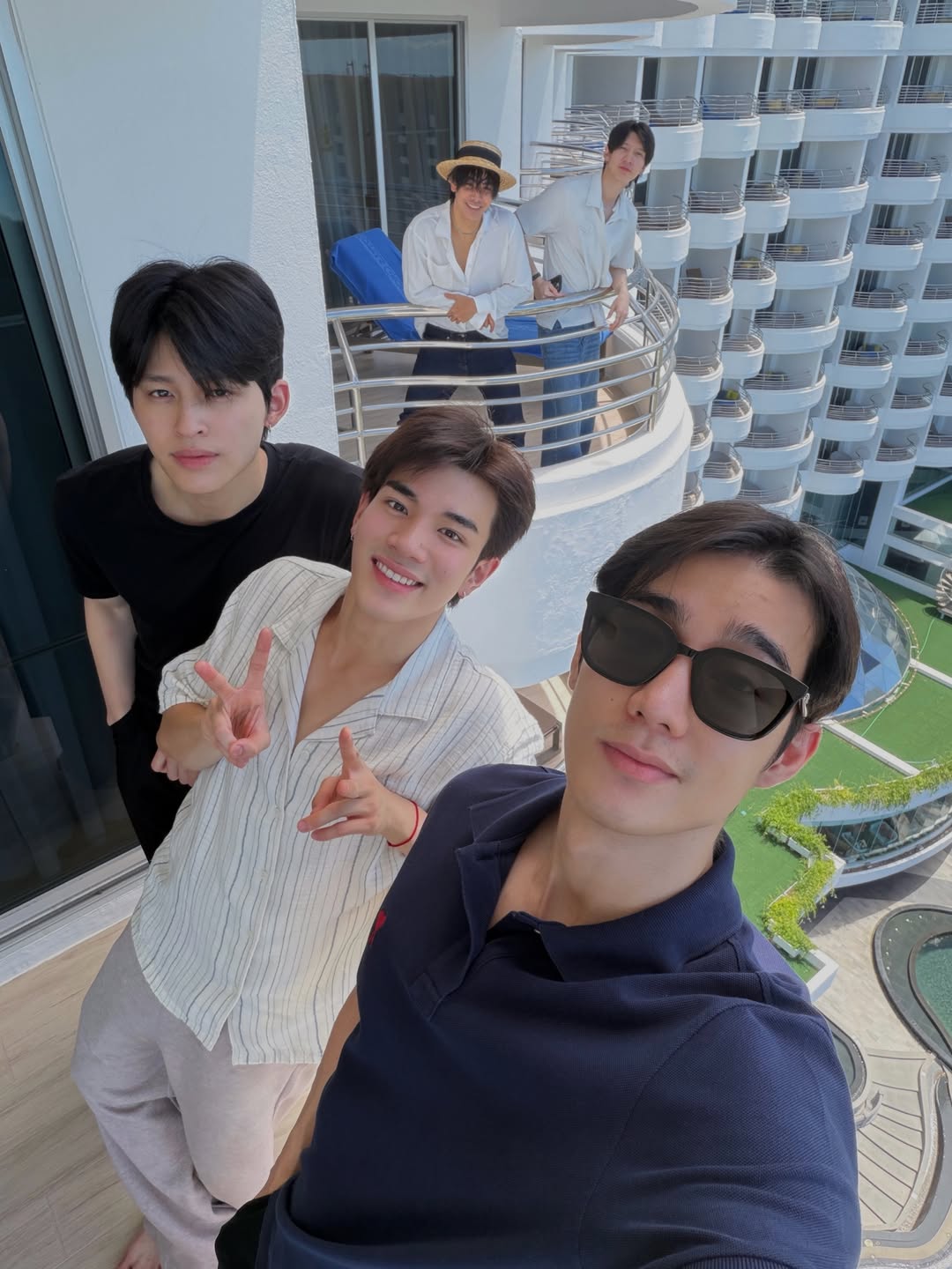 ฟอส - จิรัชพงศ์ ศรีแสง