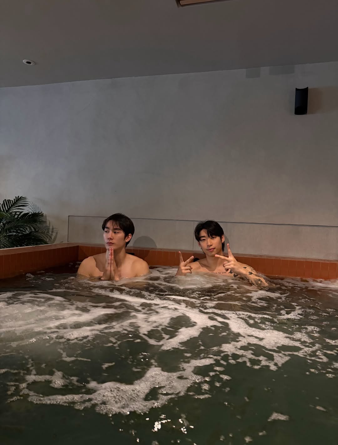 ฟอส - จิรัชพงศ์ ศรีแสง