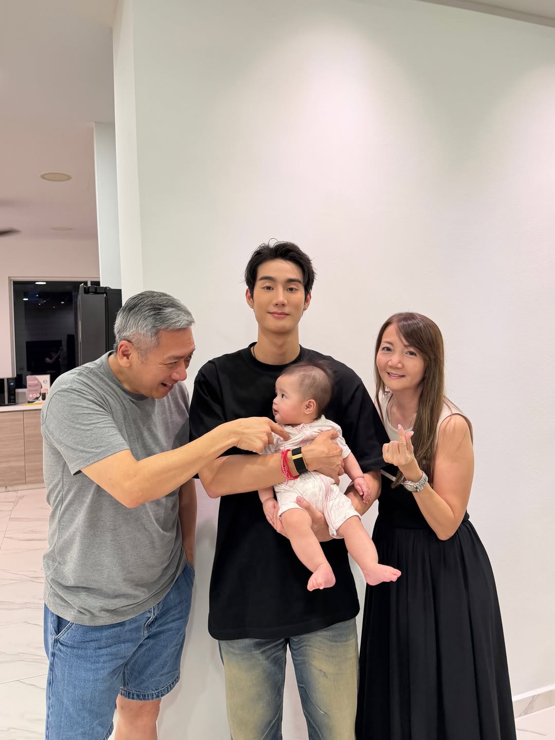 ฟอส - จิรัชพงศ์ ศรีแสง