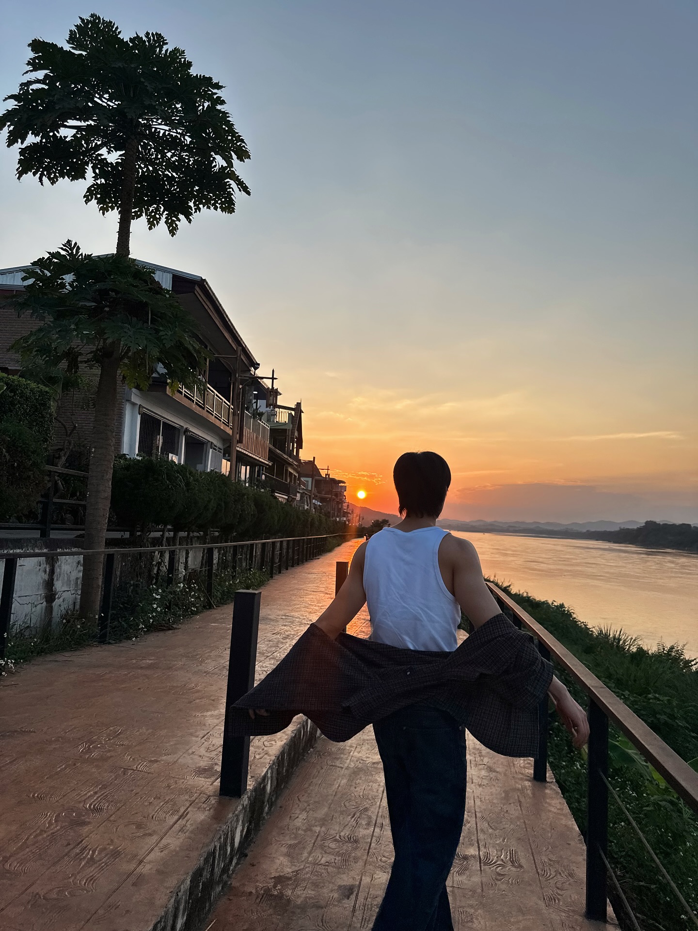 แฟรงค์ - ธนัตถ์ศรันย์ ซำทองไหล