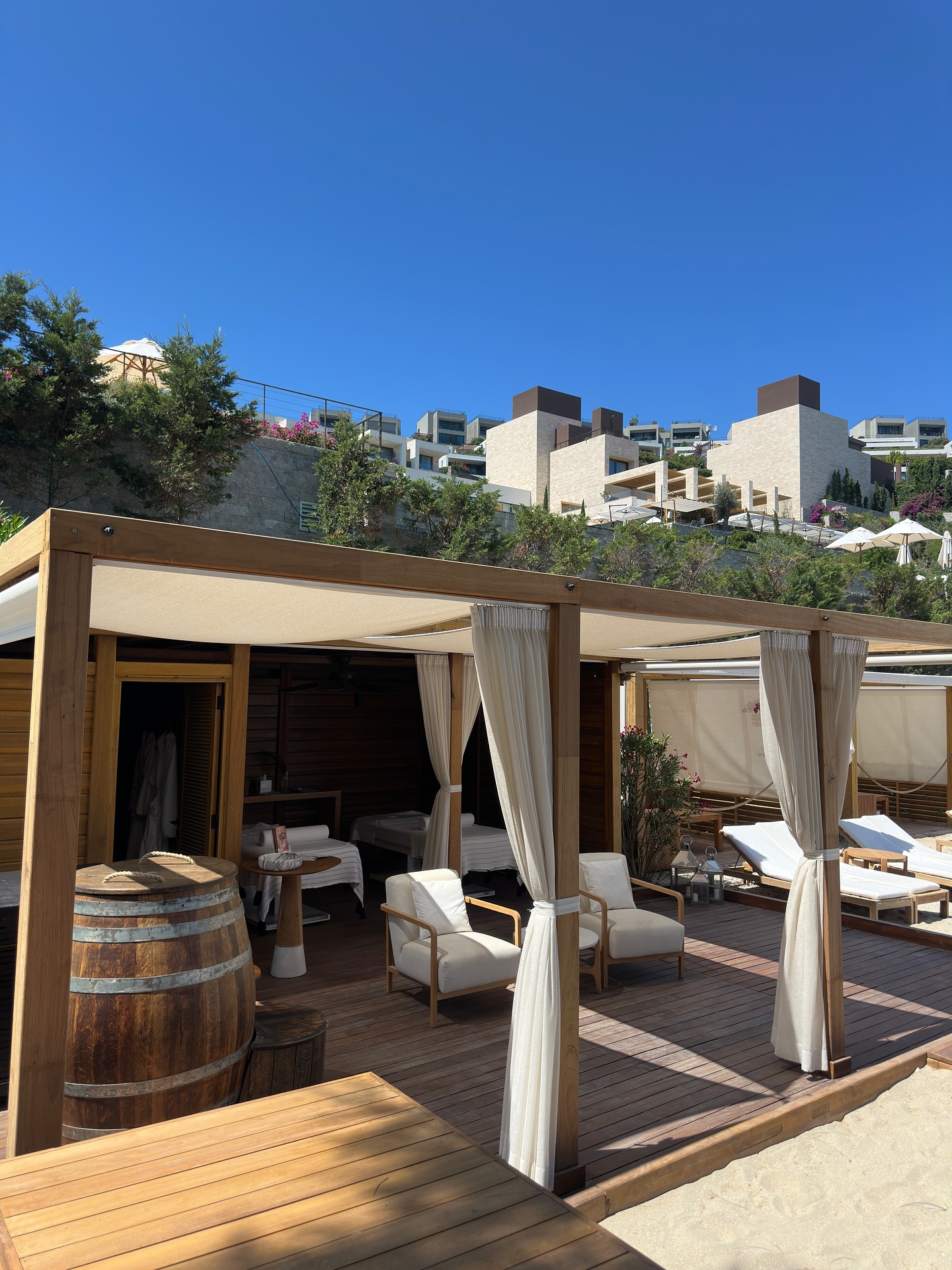 ร็อค - ขวัญลดา รุ่งโรจน์อำภา