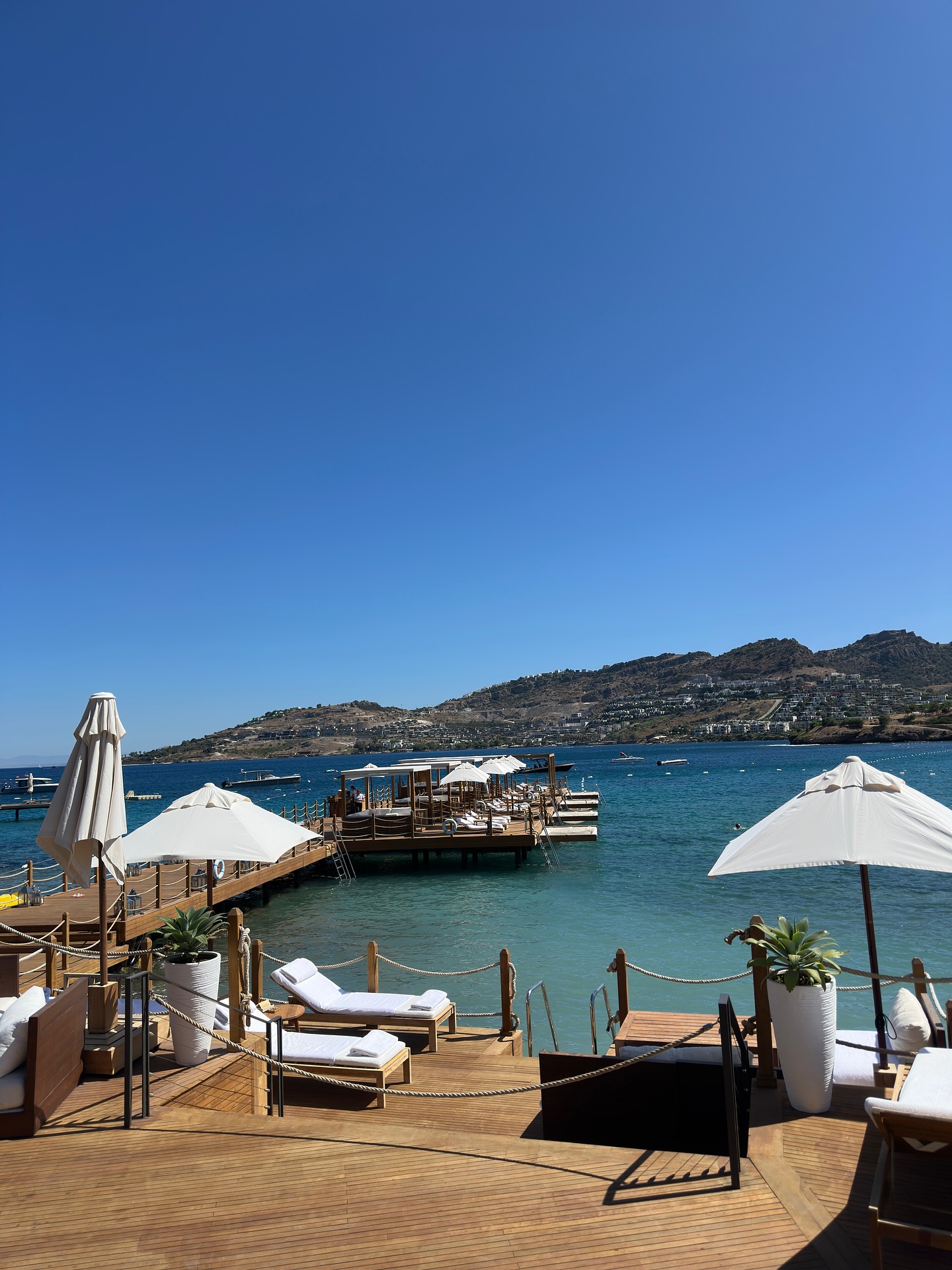 ร็อค - ขวัญลดา รุ่งโรจน์อำภา