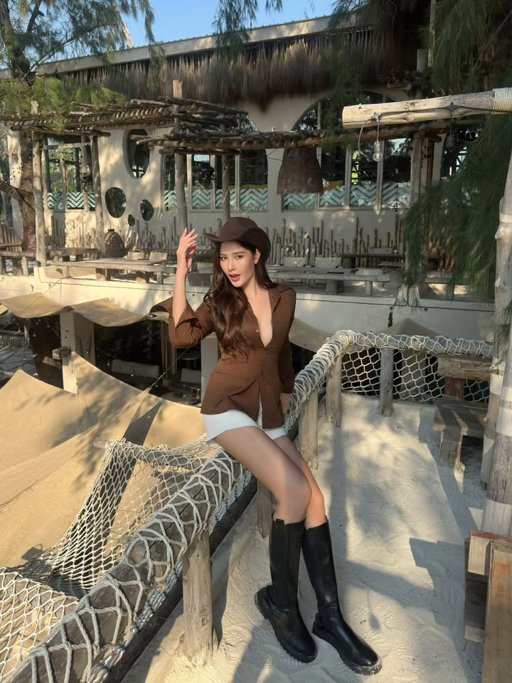 ร็อค - ขวัญลดา รุ่งโรจน์อำภา