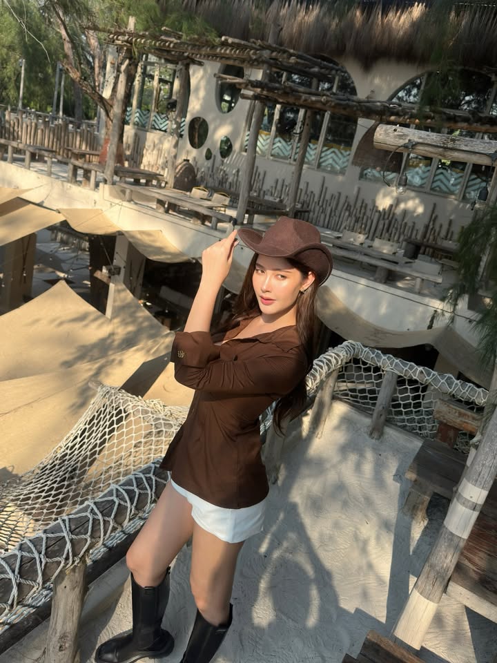 ร็อค - ขวัญลดา รุ่งโรจน์อำภา