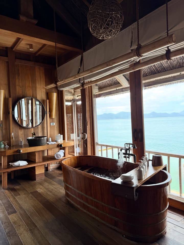 ร็อค - ขวัญลดา รุ่งโรจน์อำภา