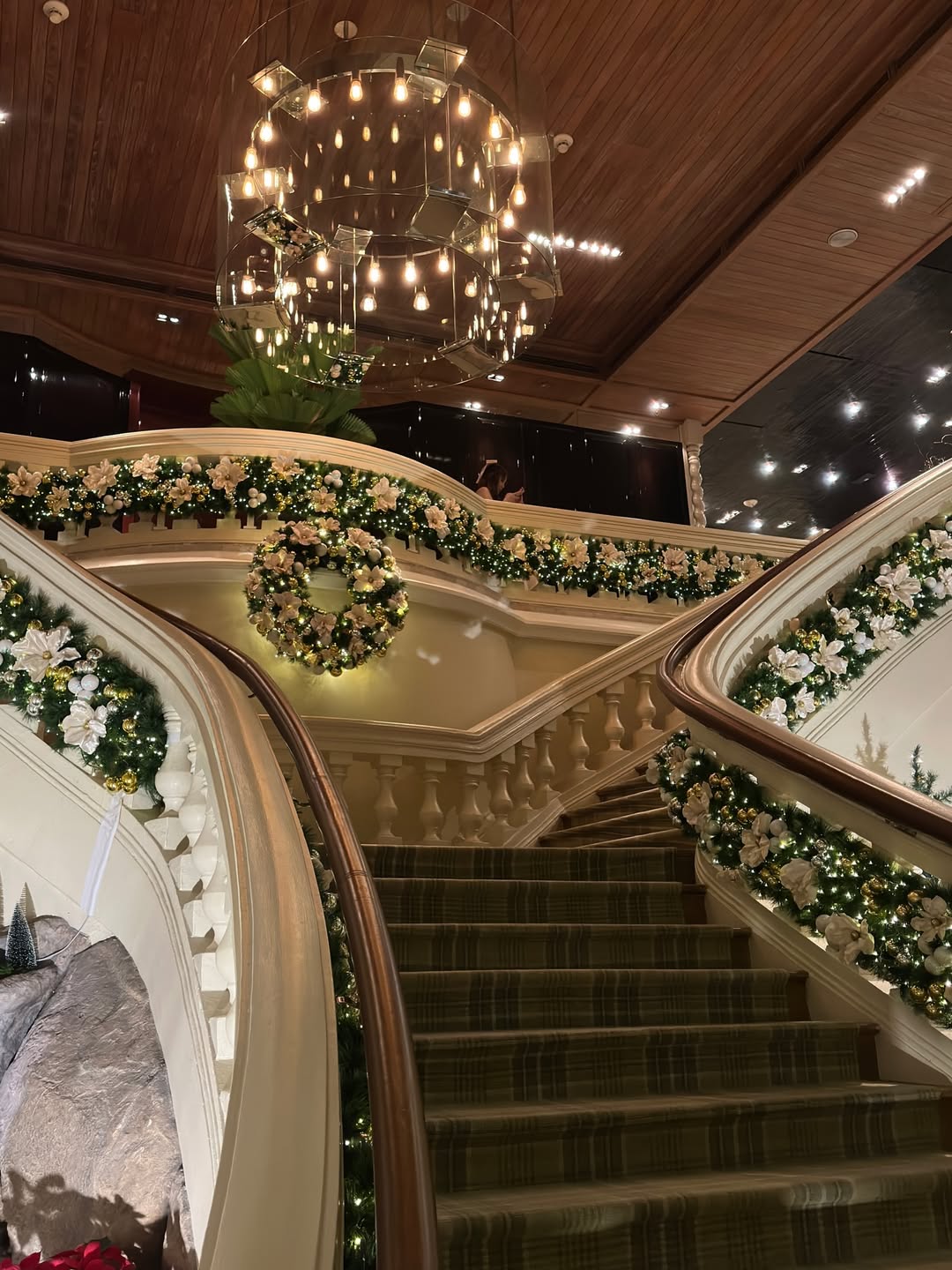 ร็อค - ขวัญลดา รุ่งโรจน์อำภา