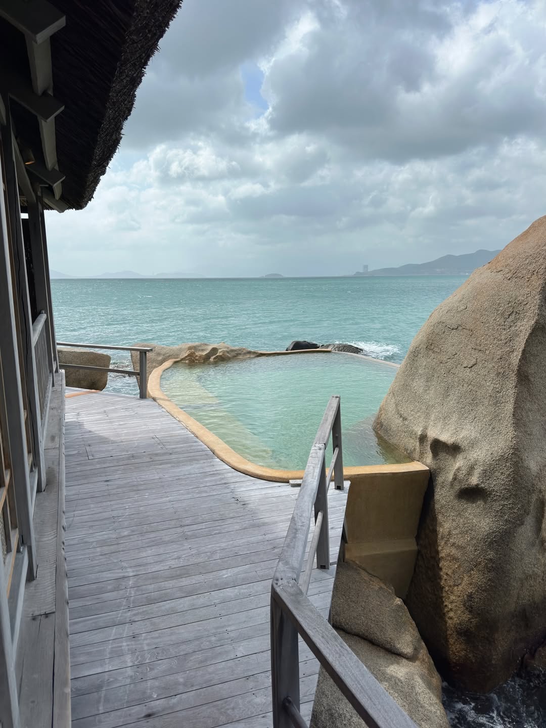 ร็อค - ขวัญลดา รุ่งโรจน์อำภา