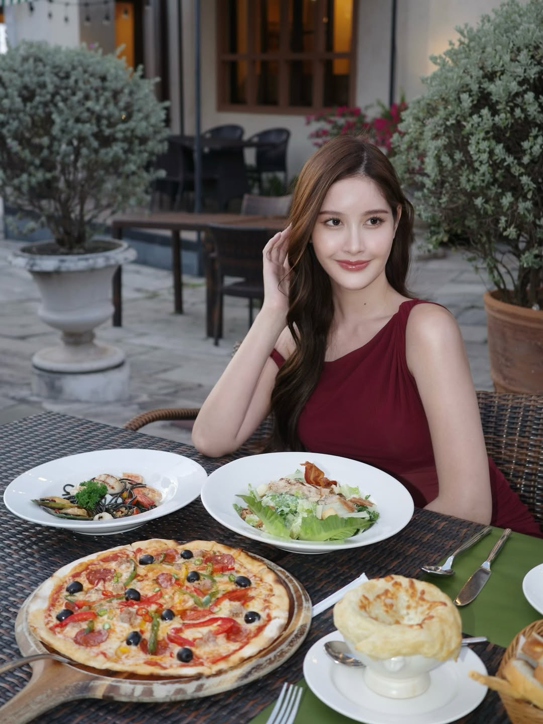 ร็อค - ขวัญลดา รุ่งโรจน์อำภา