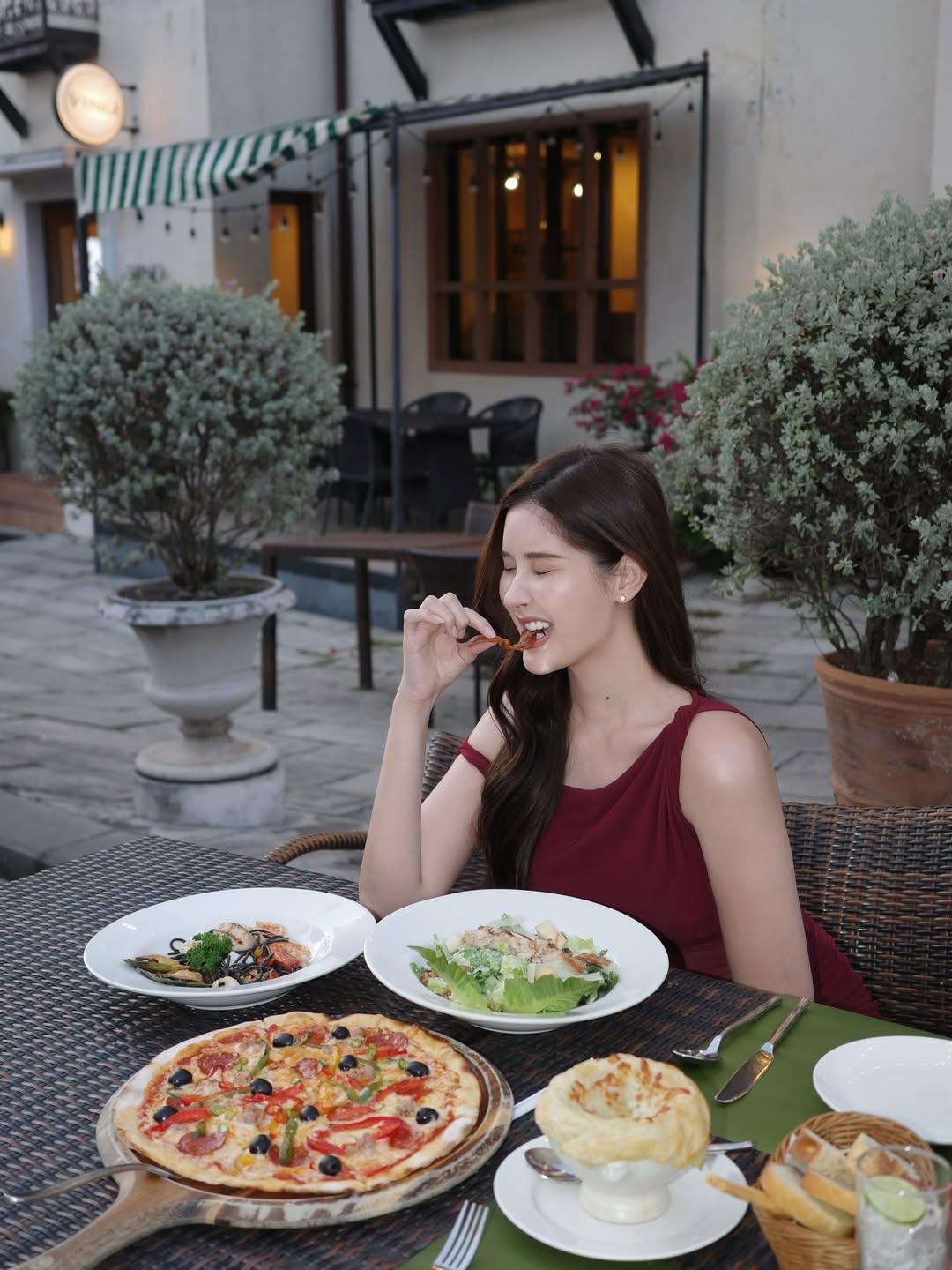 ร็อค - ขวัญลดา รุ่งโรจน์อำภา