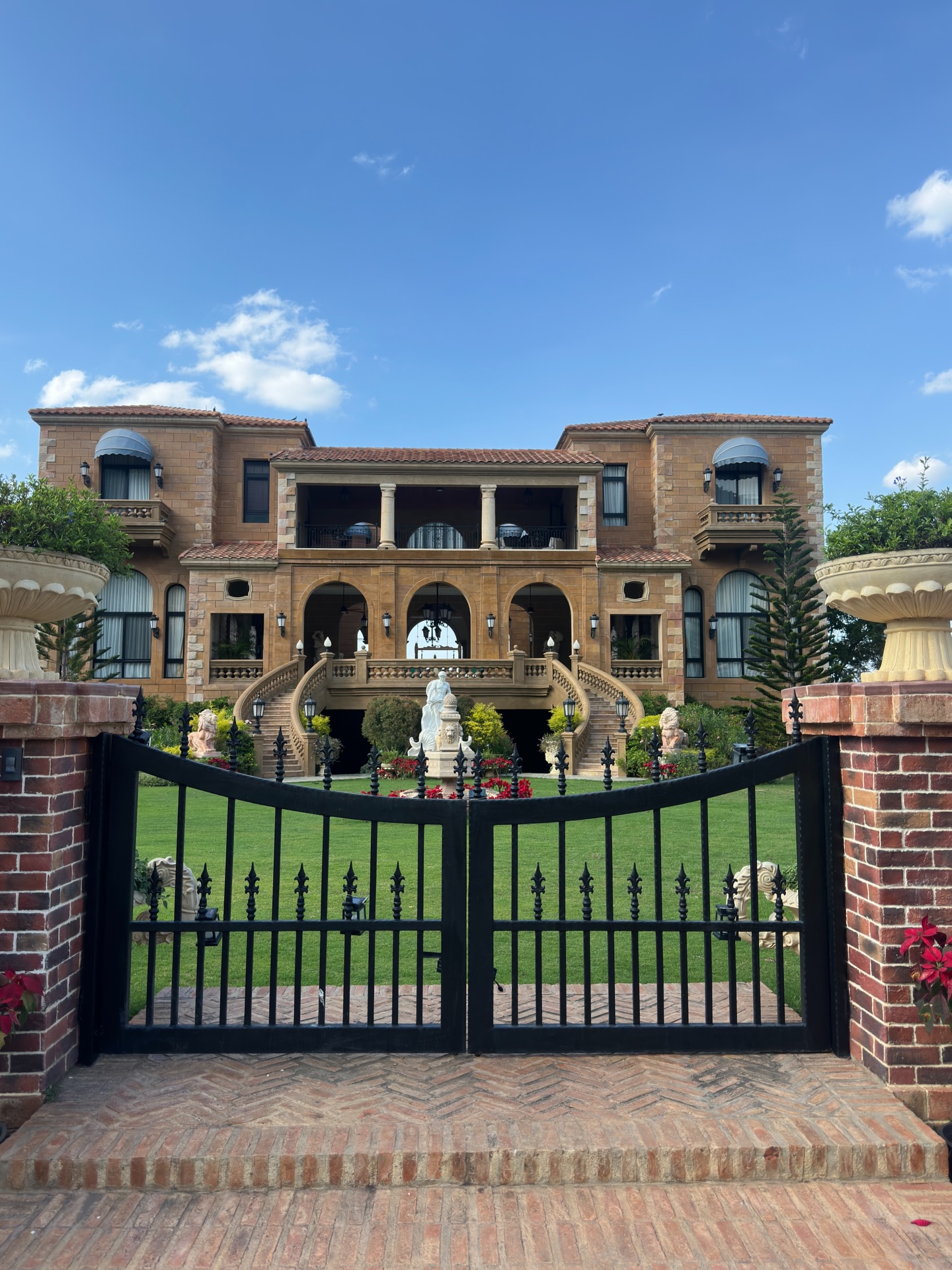 ร็อค - ขวัญลดา รุ่งโรจน์อำภา