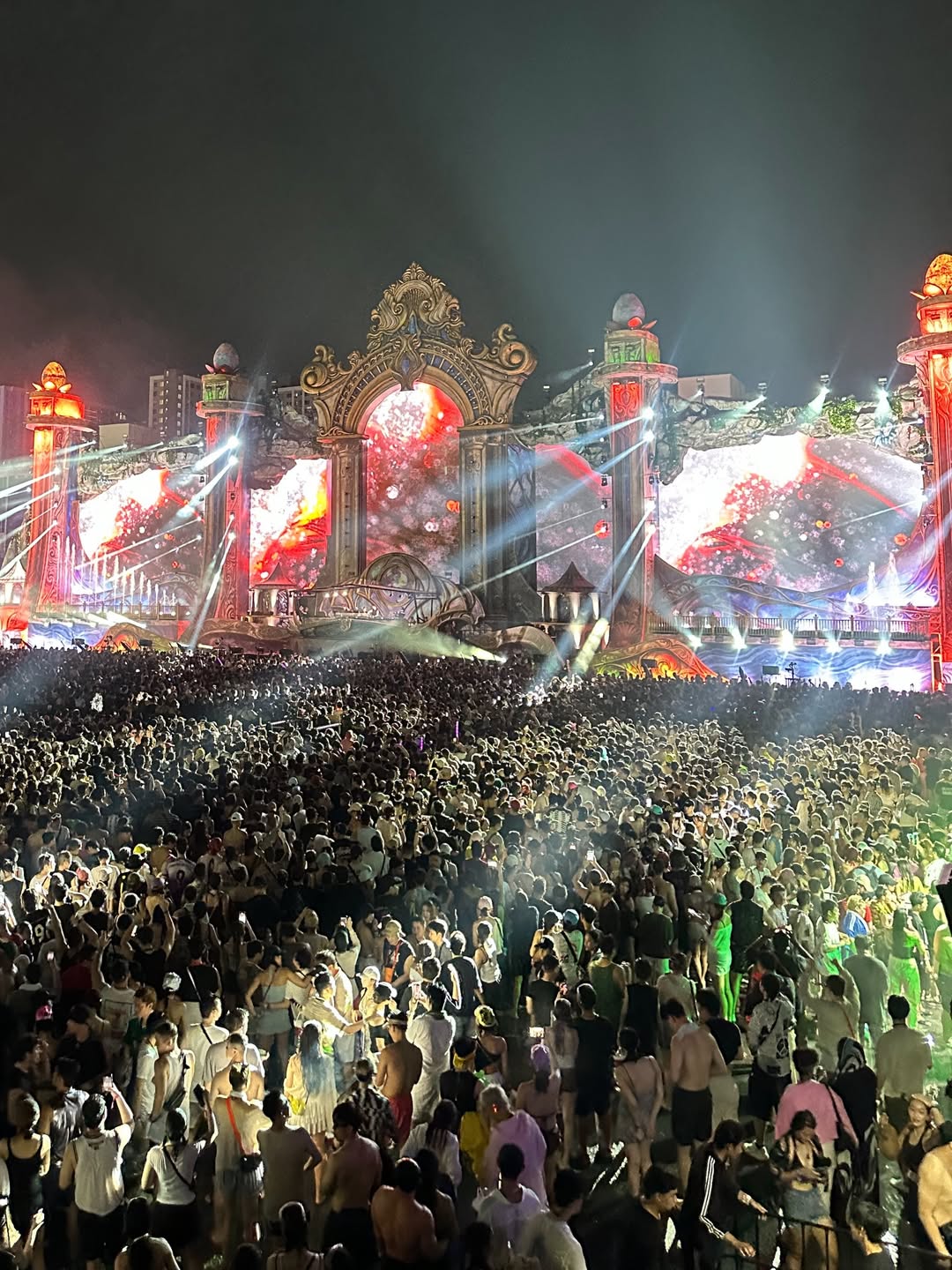 ร็อค - ขวัญลดา รุ่งโรจน์อำภา