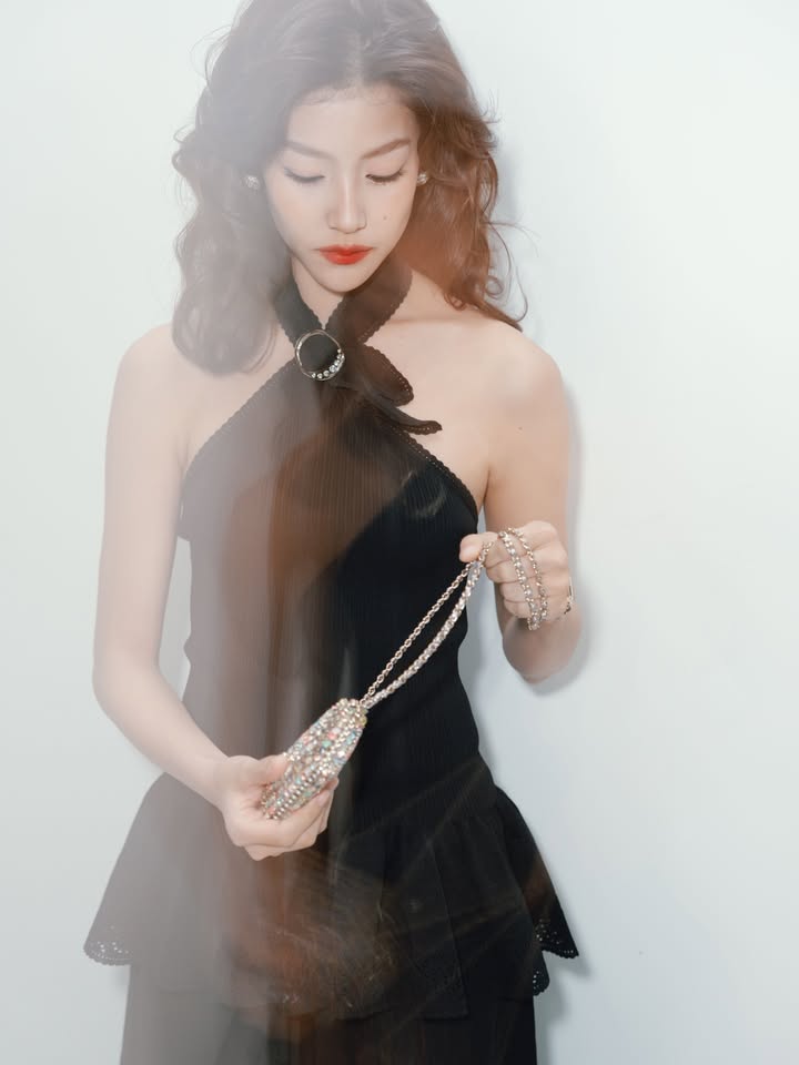 ใบปอ - ธิติยา จิระพรศิลป์