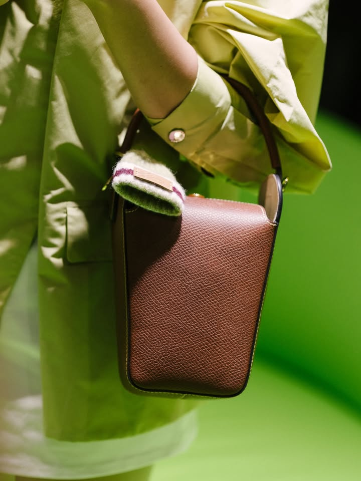 ใบปอ - ธิติยา จิระพรศิลป์