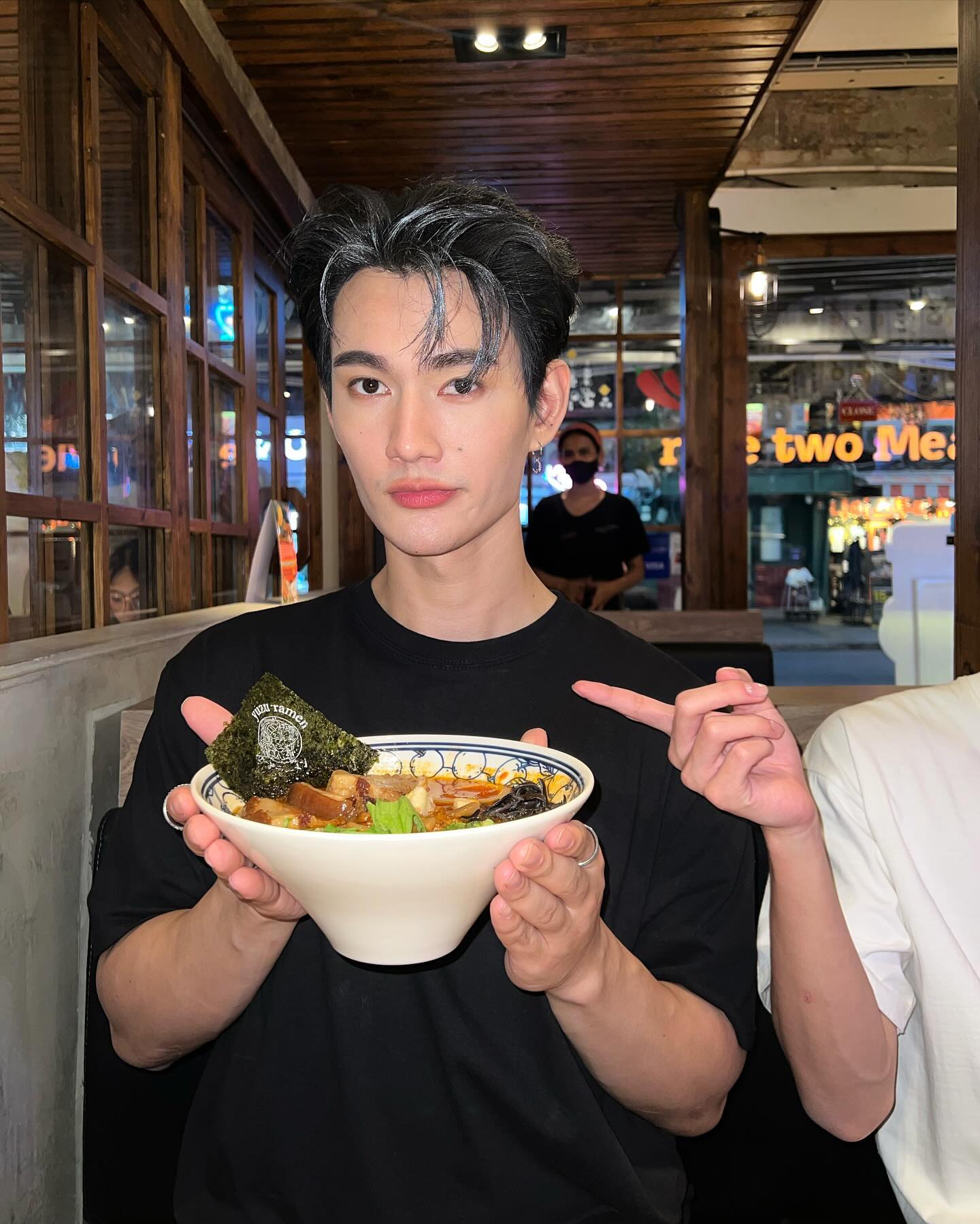 พาเวล - นเรศ พร้อมเผ่าพันธ์